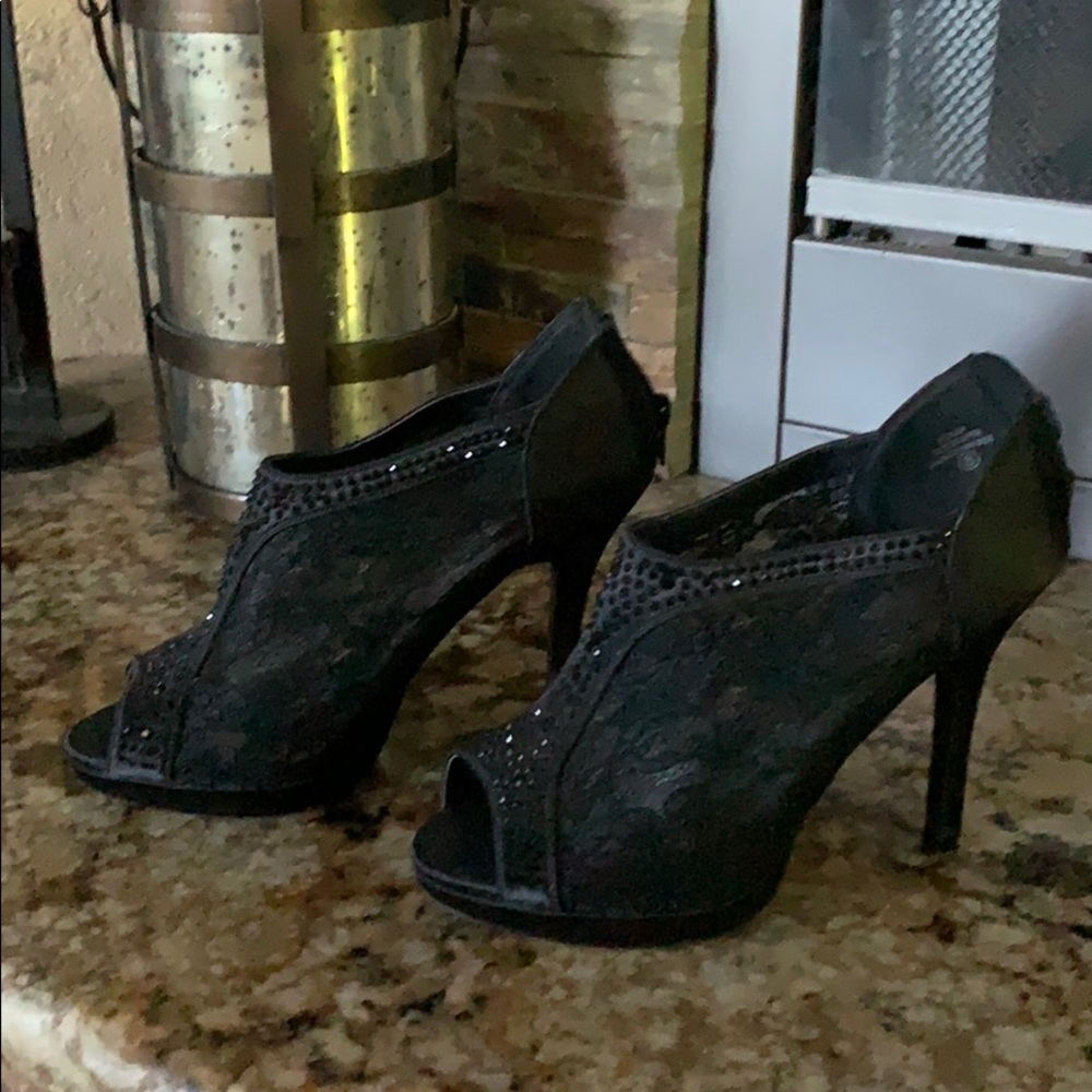 Lace and sparkle dress shoes